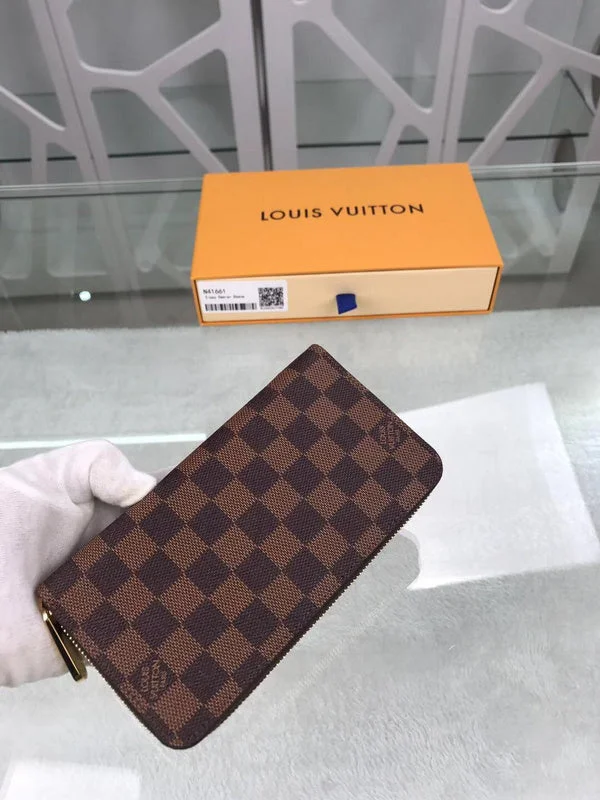 Louis Vuitton handbags with a metal - framed clasp for durabilityLouis Vuitton Luxury Bags 2138