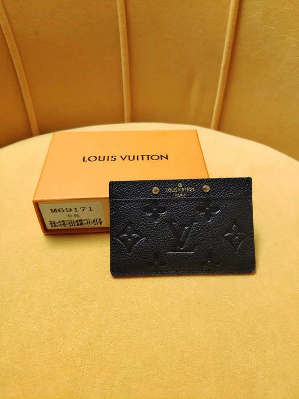 Louis Vuitton bags with a magnetic snap closure for easy accessLouis Vuitton Luxury Bags 2166