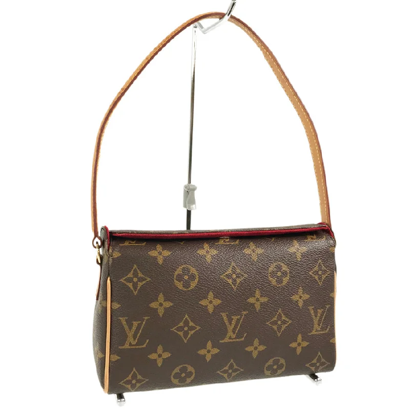 Louis Vuitton Speedy bags in monogram canvas for a classic lookLOUIS VUITTON Party bag