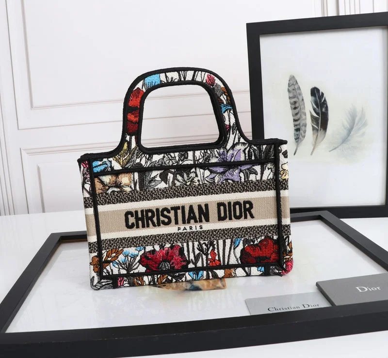 Christian Dior handbags with a detachable mirror for on - the - go touch - upsWF - Dior Bags - 927