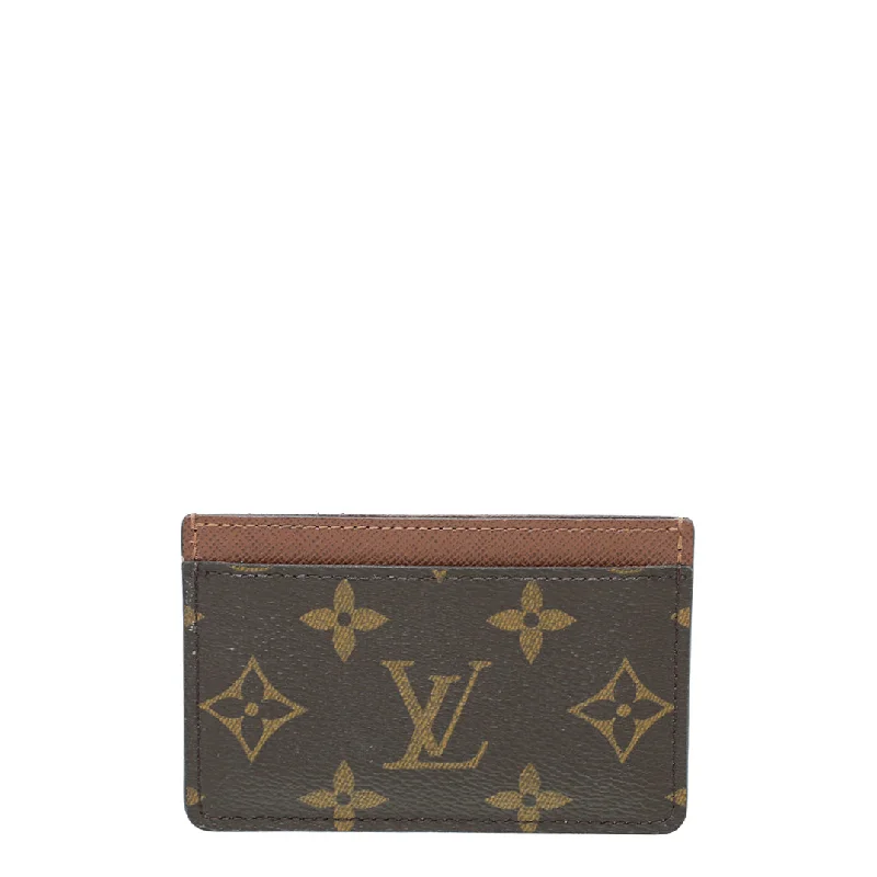 Louis Vuitton Twist bags with a contrast - colored interior for visual interestLouis Vuitton Monogram Caramel Card Holder